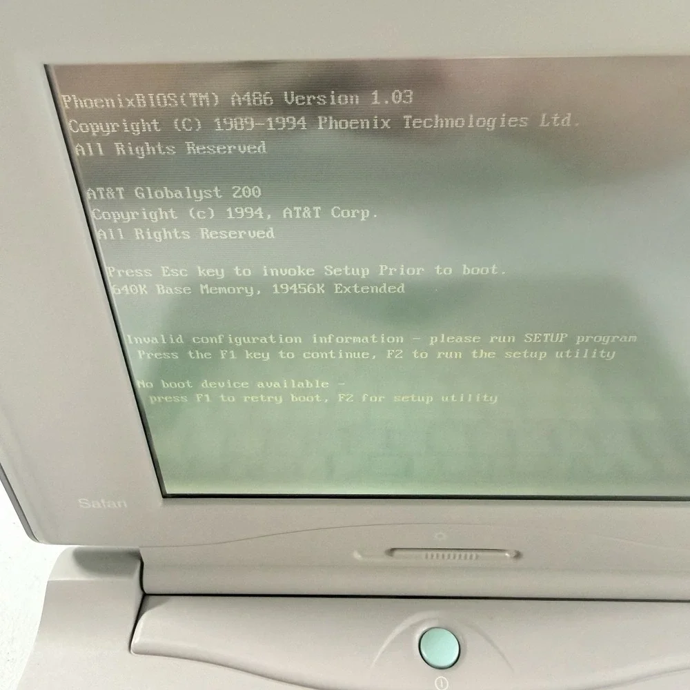 Vintage Retro AT&T Safari 3151 Laptop Computer POWERS ON NO BOOT DEVICE READ